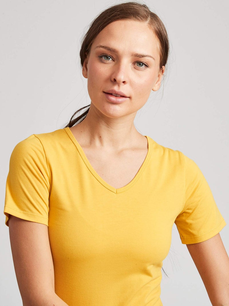 Kalon Women's 4-Pack V-Neck T-Shirt Base Layer (Small, Festival) - Image 4